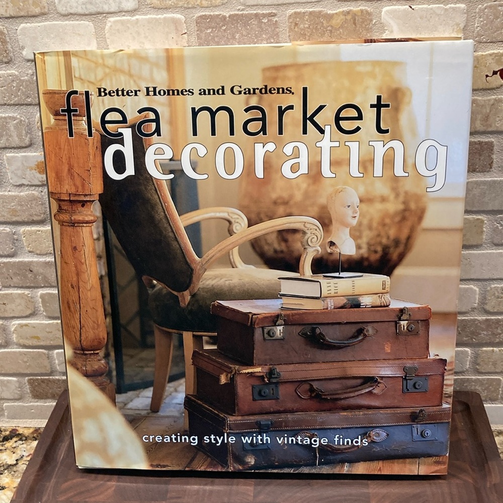 Hardcover Better Homes & Gardens Flea Market Decorating Coffee Table Book